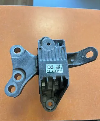 Opel Zafira C Engine mount bracket 13248544
