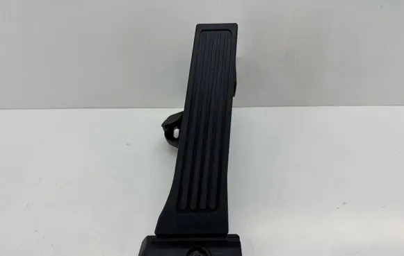 KIA Sorento IV Accelerator throttle pedal 32414400
