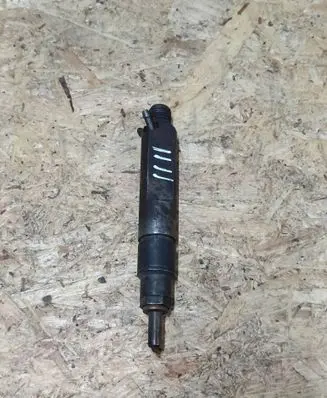 Volkswagen Golf III Fuel injector 028130201G