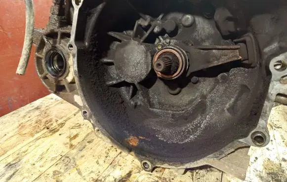 Mitsubishi Outlander Manual 5 speed gearbox F5M422Y4B3 DK4807