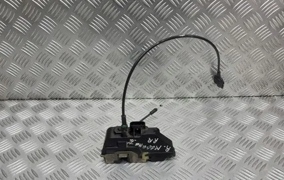 Renault Megane II Front door lock