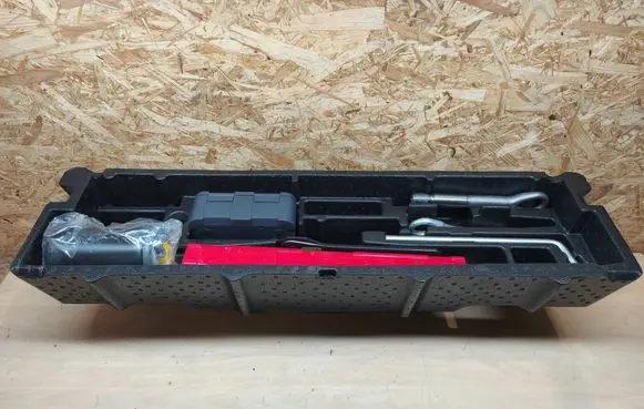 Mercedes-Benz GLE (W166 - C292) Tool box A1668990121