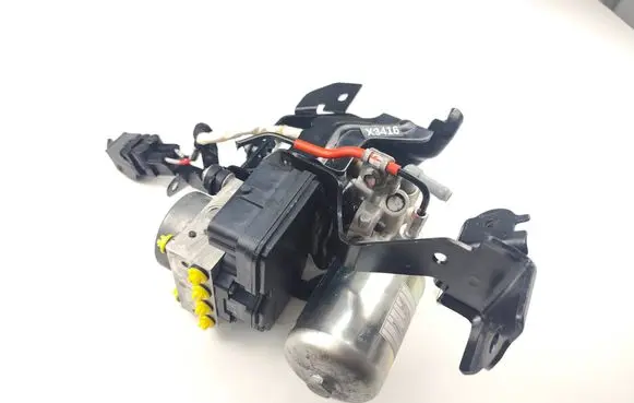 Toyota Prius (XW50) ABS Pump 4451047070 11304041030