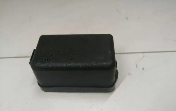 Toyota Prius (NHW20) Fuse box cover 3735