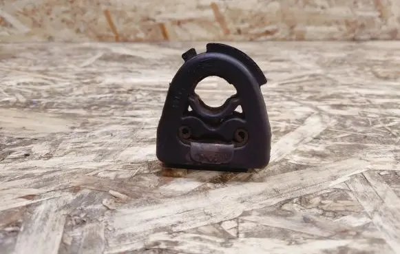 Mercedes-Benz S W140 Muffler mount bracket/holder 1404920444