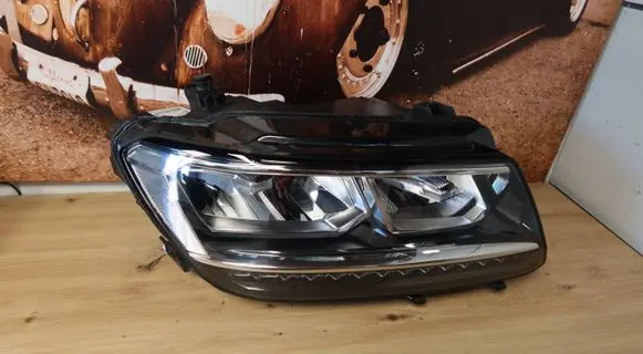 Volkswagen Tiguan Headlight/headlamp 5NB941036D