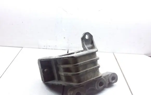 Engine mount bracket