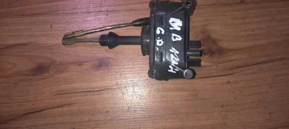 Mercedes-Benz E W124 Central locking vacuum pump 