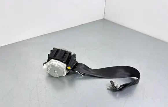 Porsche Macan (95B) Rear seatbelt 0589P1000799