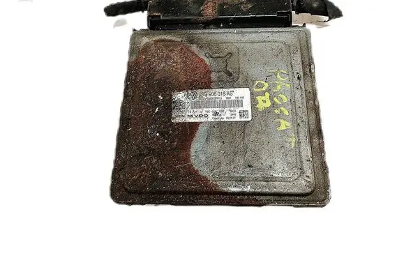 Volkswagen PASSAT B5.5 Engine control unit/module 03G906018AS