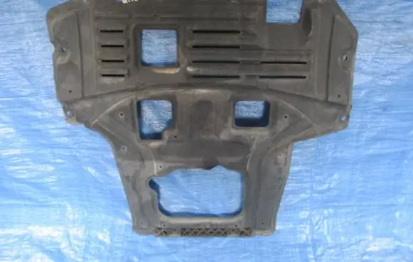 Nissan NV200 Engine splash shield/under tray