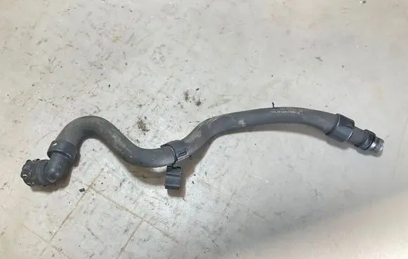 Opel Insignia A Engine coolant pipe/hose 13220138 565563897