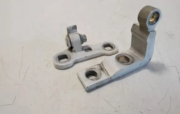 Volvo XC40 Front door upper hinge 31424585