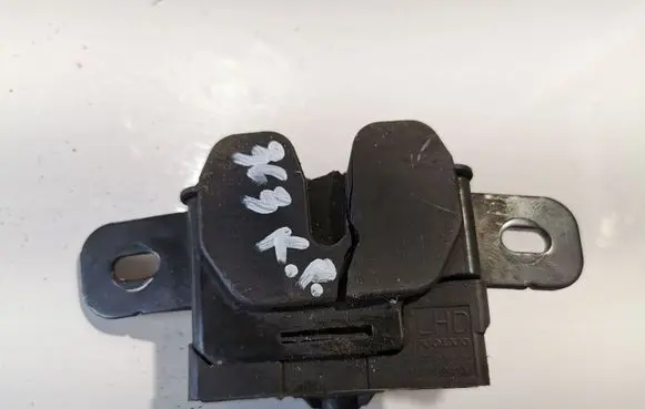 Volvo V40 Engine bonnet/hood lock/catch 31218878