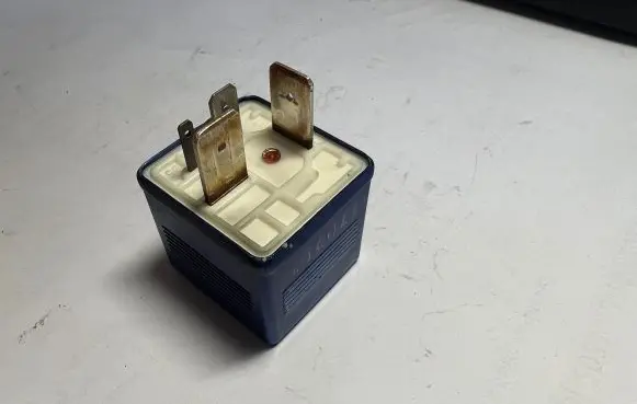 Audi A6 S6 C5 4B Other relay 8A0951253
