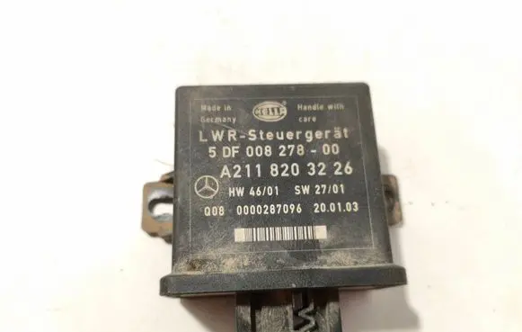 Mercedes-Benz E W211 Light module LCM 5DF00827800 0000287096 A2118203226