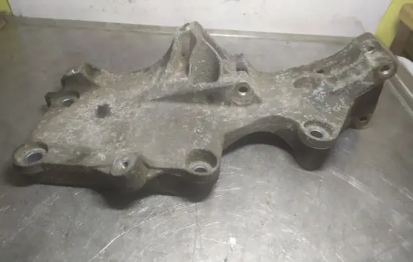 Volkswagen Golf V Engine mounting bracket 03G903143A