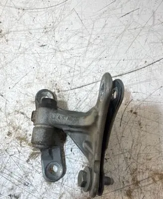 Mercedes-Benz A W169 Front door upper hinge L146