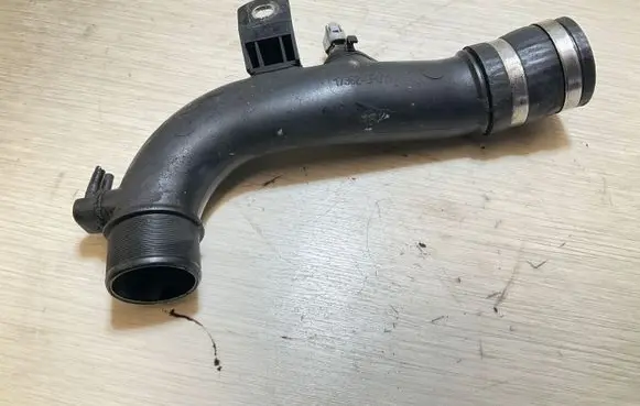 Toyota Corolla Verso AR10 Intercooler hose/pipe 173620R011