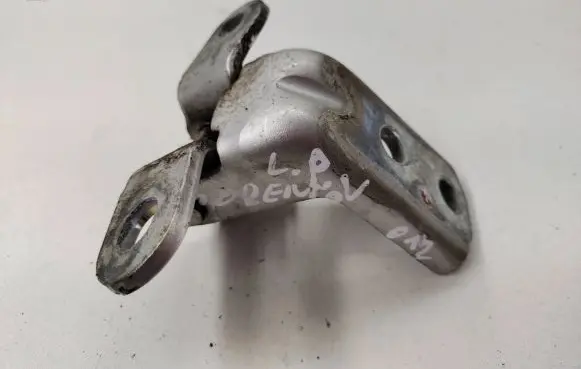 KIA Sorento Front door upper hinge