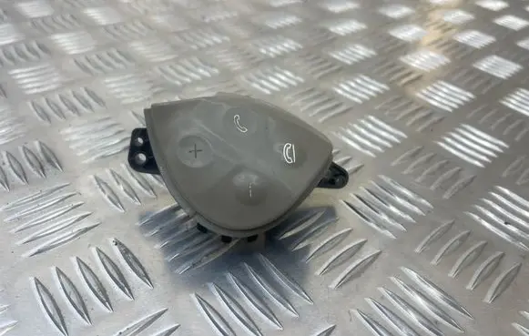 Mercedes-Benz E W211 Steering wheel buttons/switches A2118206110