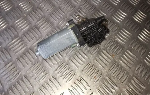 Mercedes-Benz ML W164 Seat adjustment motor 0390203001