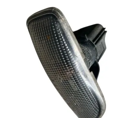 Front fender indicator light