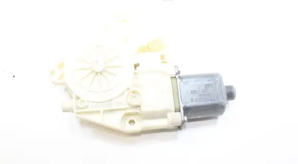 Mercedes-Benz C W204 Front door window regulator motor A2048200142 0130822441