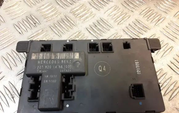 Mercedes-Benz C W203 Door control unit/module 2038201485 A2038201485