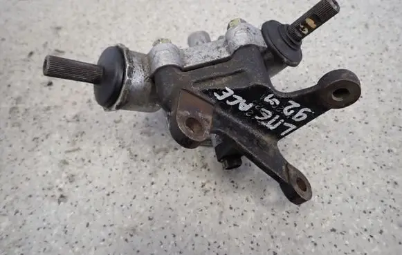 Toyota Avensis T250 Steering rack 8612005081