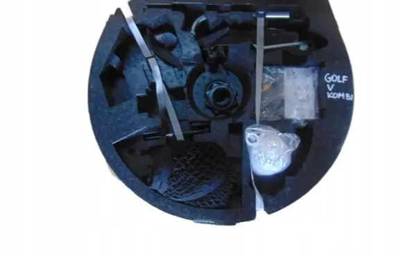 Volkswagen Golf V Tool set 1K5012102E