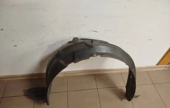 Front wheel arch liner splash guards