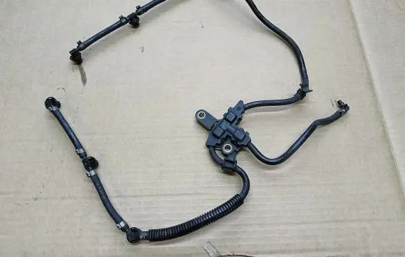 Mercedes-Benz R W251 Fuel injector supply line/pipe 