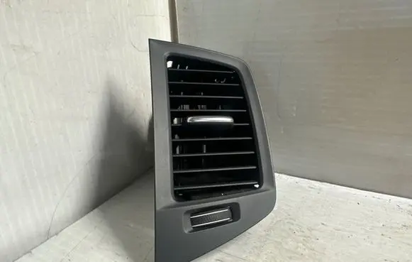 Volvo XC90 Dash center air vent grill 31366454
