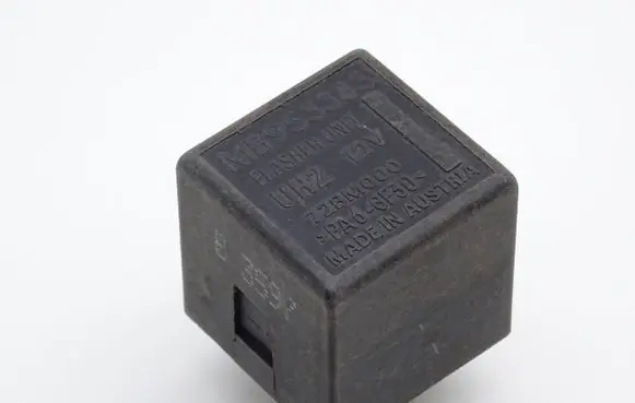 Volvo S40, V40 Other relay MB953383