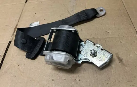 Toyota Prius (XW30) Rear seatbelt 