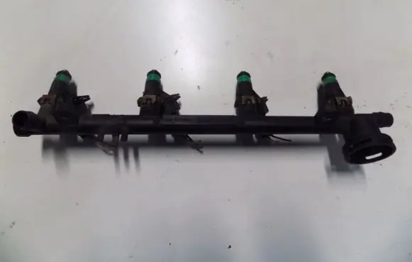 Renault Megane I Fuel injector supply line/pipe 
