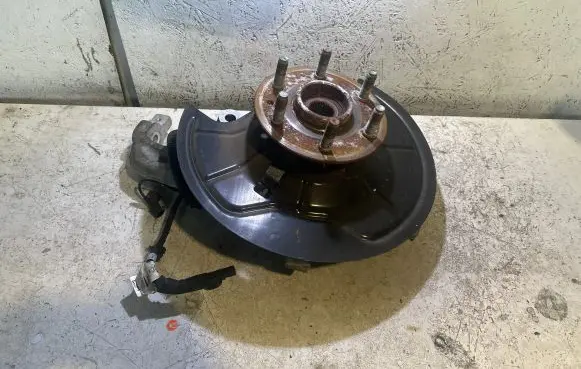 Jeep Grand Wagoneer Front wheel hub