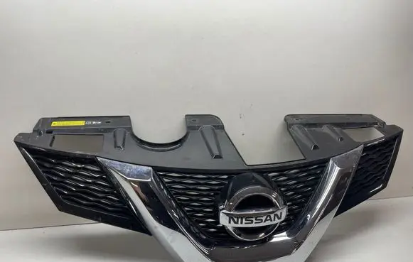 Nissan X-Trail T32 Front bumper upper radiator grill 623104CE0A