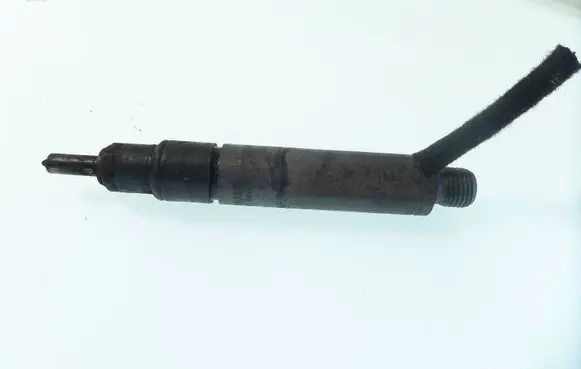 Audi A6 S6 C5 4B Fuel injector 028130201