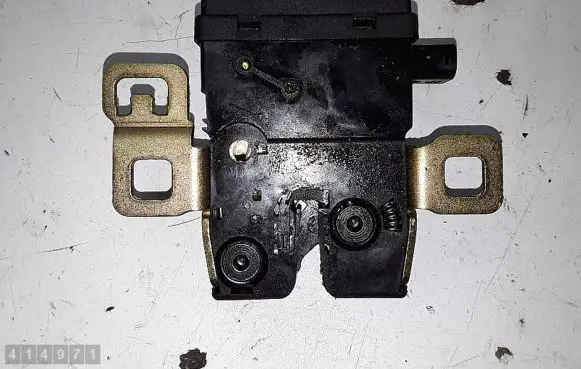 Land Rover Range Rover Sport L320 Tailgate window lock/catch/latch FQR500040