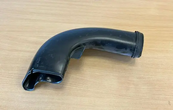 Chevrolet Blazer Air intake hose/pipe 84726808