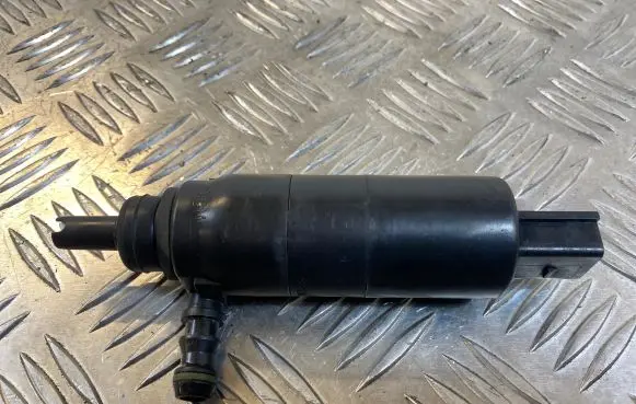 Skoda Octavia Mk2 (1Z) Headlight washer pump 3B7955681 3397236