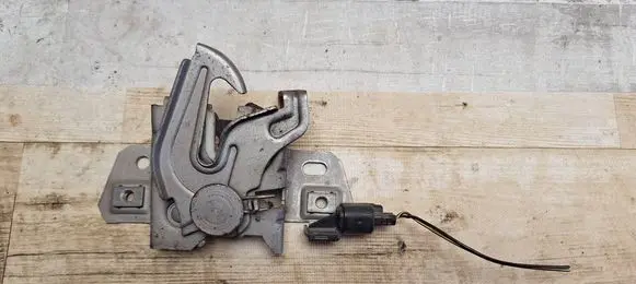 Volvo C30 Engine bonnet/hood lock/catch 30716530 30716529