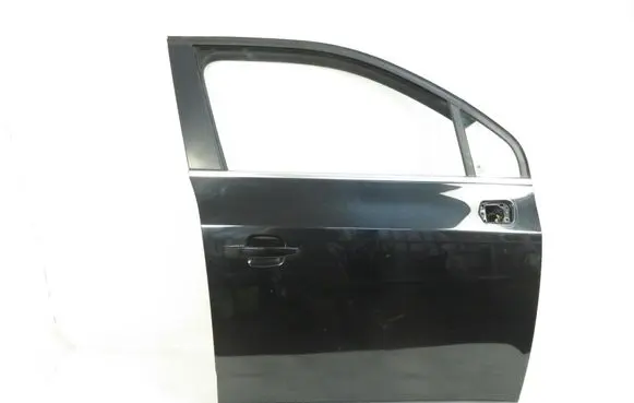 Chevrolet Orlando Front door