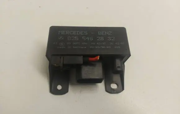Mercedes-Benz A W168 Glow plug pre-heat relay 0255452832 899075000