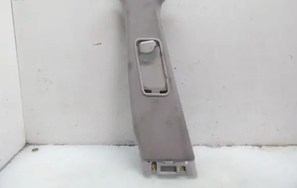 Land Rover Discovery 3 - LR3 (B) pillar trim (top) 631240012