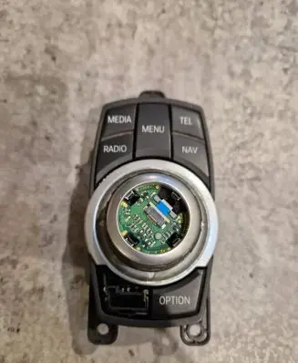 Head unit multimedia control