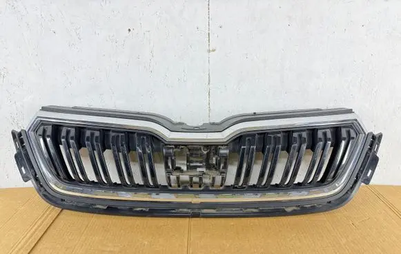 Skoda Kamiq Front bumper upper radiator grill 658853653