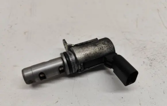 Volkswagen Golf V Camshaft vanos timing valve 03C906455A